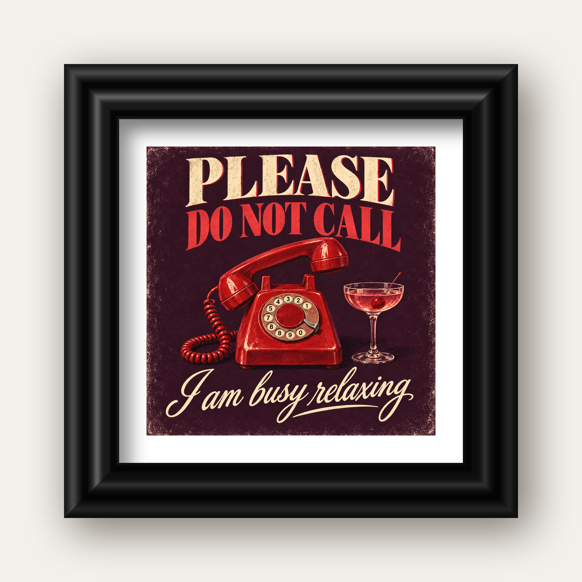 Retro Telefon ve Kokteyl Desenli Poster – Modern Duvar Sanatı — siyah galeri çerçeveli paspartulu