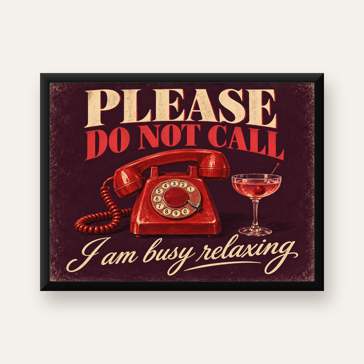 Retro Telefon ve Kokteyl Desenli Poster – Modern Duvar Sanatı — Yatay baskı, düz siyah çerçeveli duvar posteri