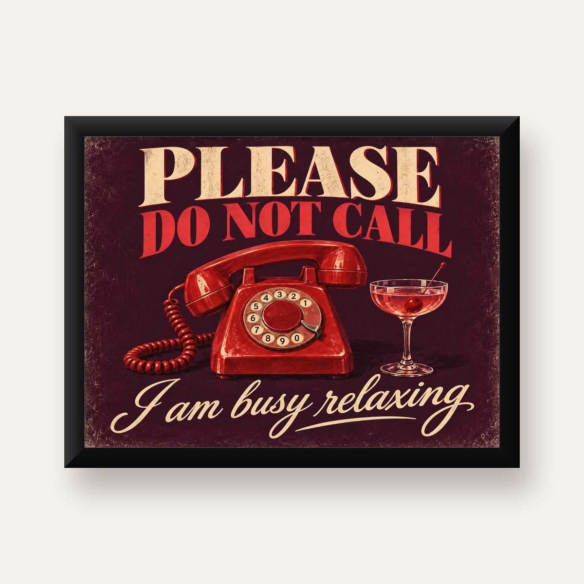 Retro Telefon ve Kokteyl Desenli Poster – Modern Duvar Sanatı — Yatay baskı, düz siyah çerçeveli duvar posteri