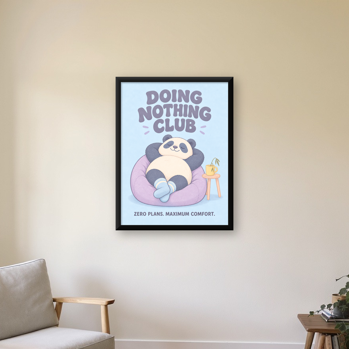 Rahatlayan Panda: Dijital İllüstrasyon Poster Baskı — Dikey baskı, çerçeveli hâliyle bir ev duvarında
