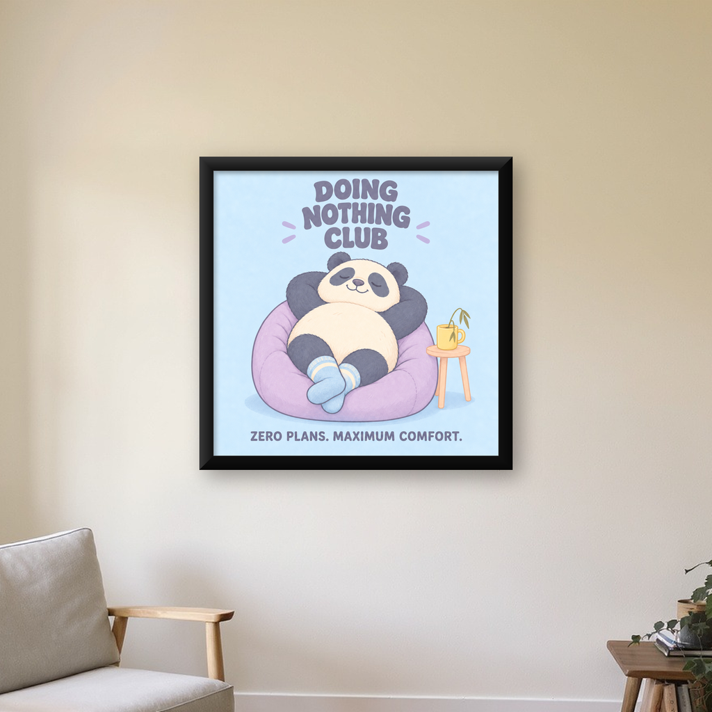Rahatlayan Panda: Dijital İllüstrasyon Poster Baskı — Kare baskı, çerçeveli hâliyle bir ev duvarında