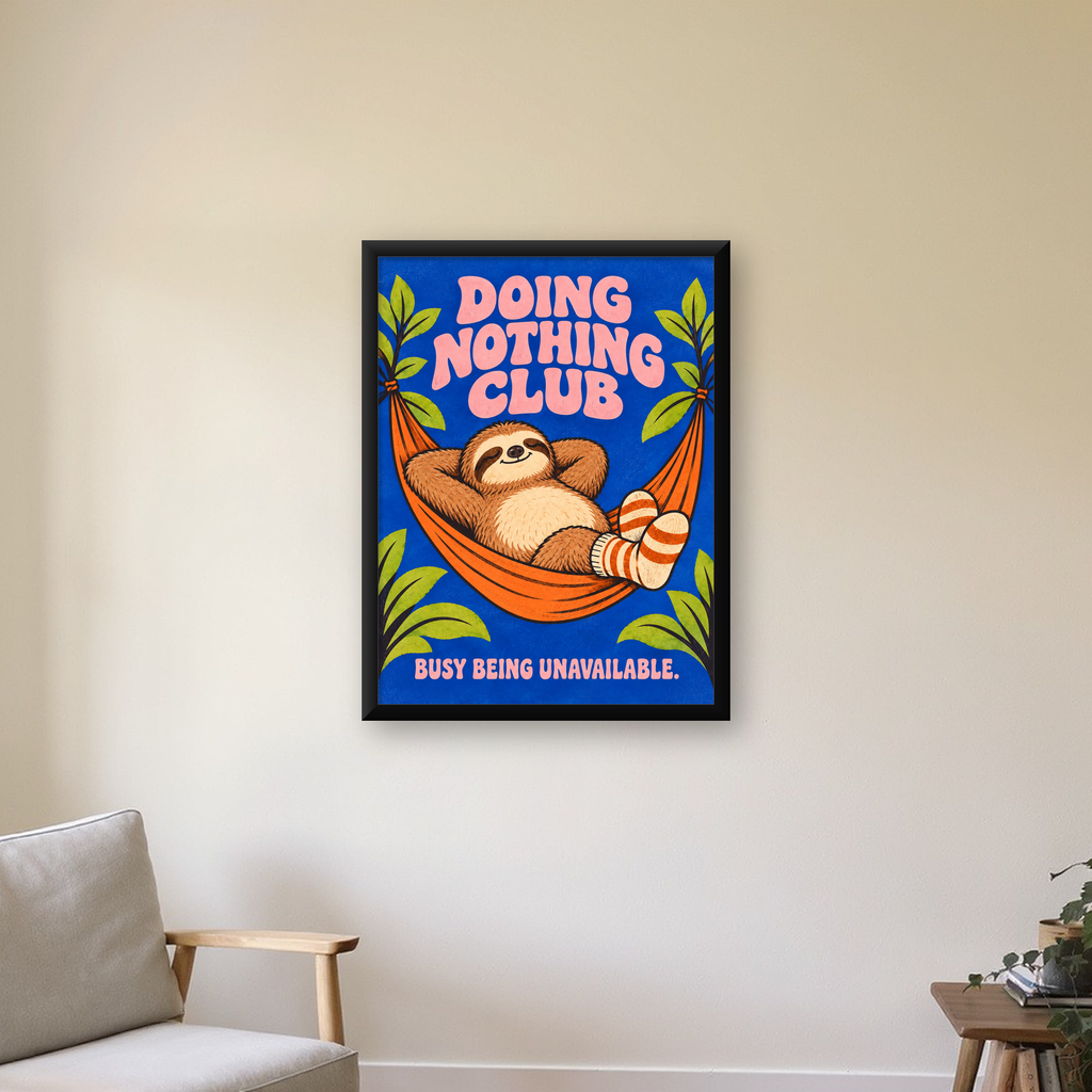 Tembel Hayvan ve Hamak Poster – Doing Nothing Club Dekor — Dikey baskı, çerçeveli hâliyle bir ev duvarında