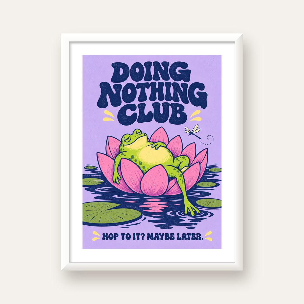 Doing Nothing Club Kurbağa Dekoratif Poster - Renkli İllüstrasyon — beyaz çerçeveli dikey poster