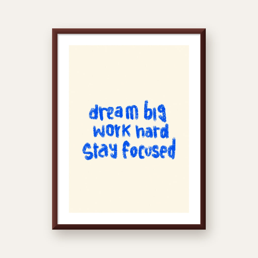 Dream Big Work Hard Poster – İlham Verici Modern Duvar Yazısı — ceviz çerçeveli paspartulu