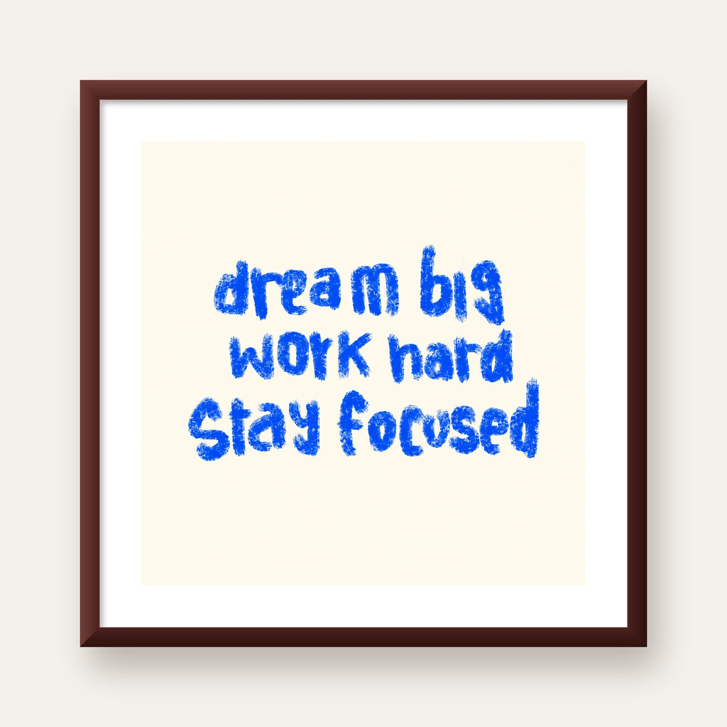 Dream Big Work Hard Poster – İlham Verici Modern Duvar Yazısı — ceviz çerçeveli paspartulu
