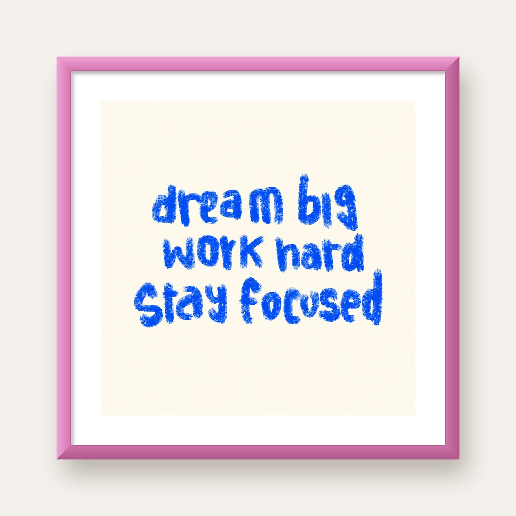 Dream Big Work Hard Poster – İlham Verici Modern Duvar Yazısı — pembe çerçeveli paspartulu