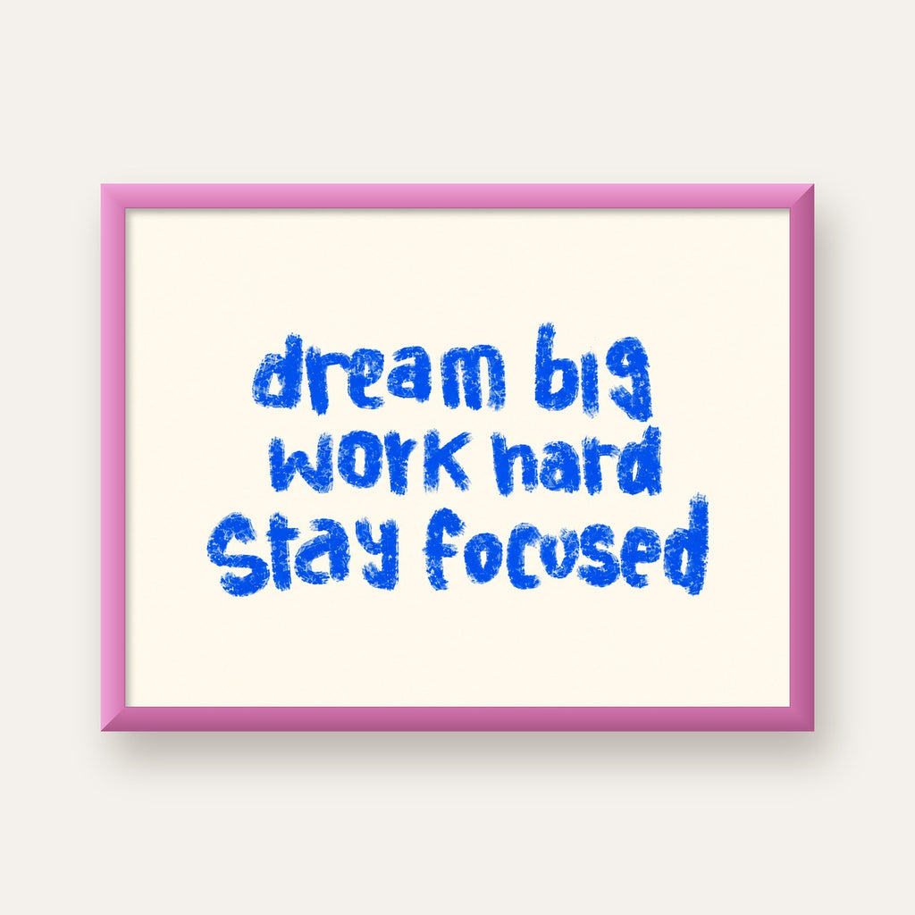 Dream Big Work Hard Poster – İlham Verici Modern Duvar Yazısı — pembe çerçeveli