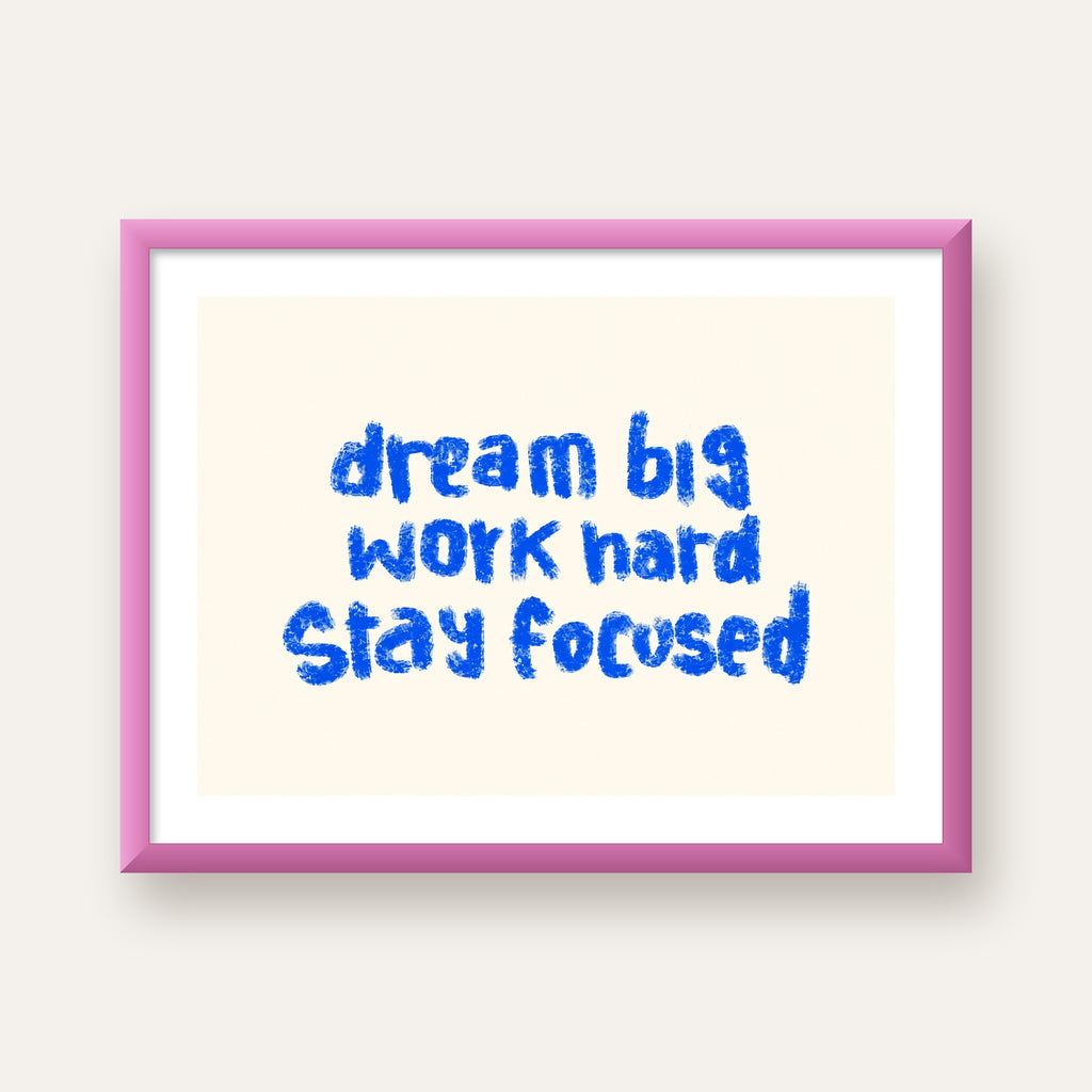 Dream Big Work Hard Poster – İlham Verici Modern Duvar Yazısı — pembe çerçeveli paspartulu