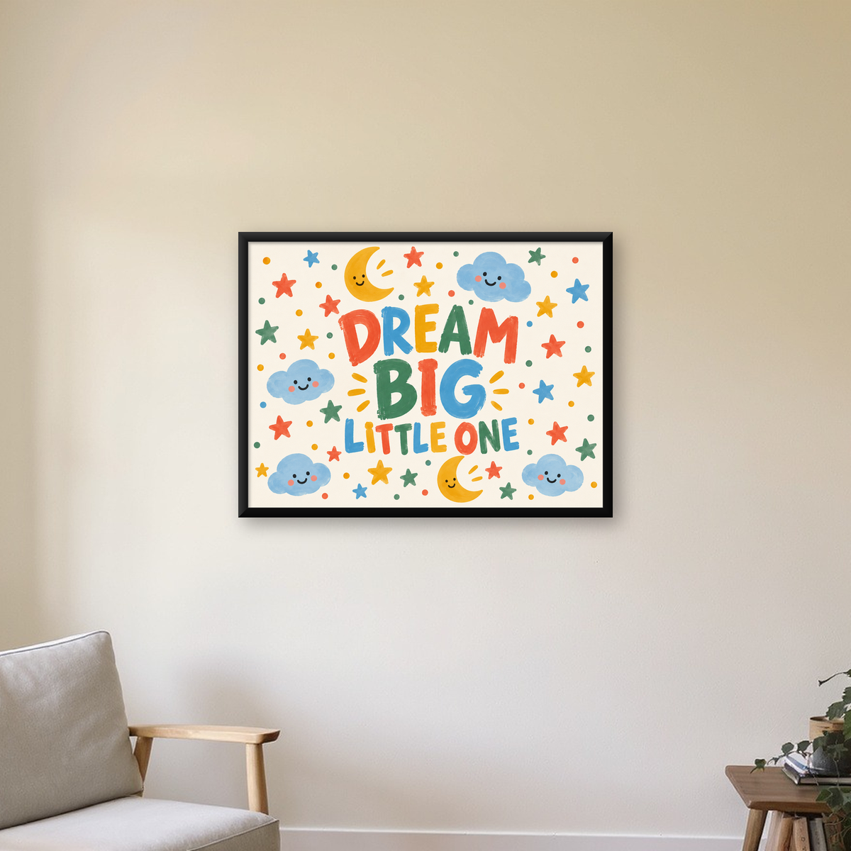Renkli Çocuk Posteri: DREAM BIG LITTLE ONE Yazılı Duvar Dekoru — Yatay baskı, çerçeveli hâliyle bir ev duvarında