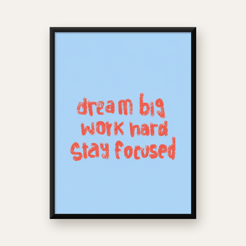 Dream Big Motivasyonel Poster – Açık Mavi Zemin, El Yazısı — Dikey baskı, düz siyah çerçeveli duvar posteri