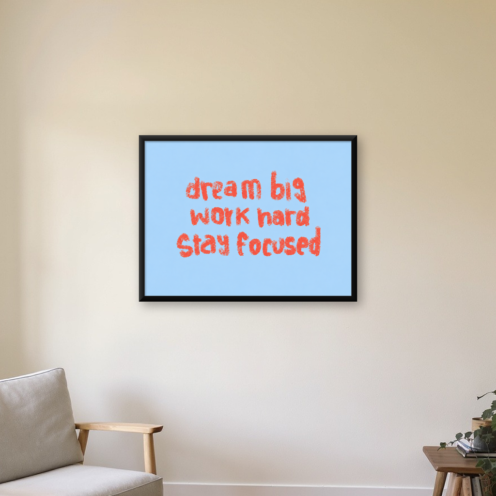 Dream Big Work Hard Posteri – Motive Edici Modern Duvar Dekoru — Yatay baskı, çerçeveli hâliyle bir ev duvarında