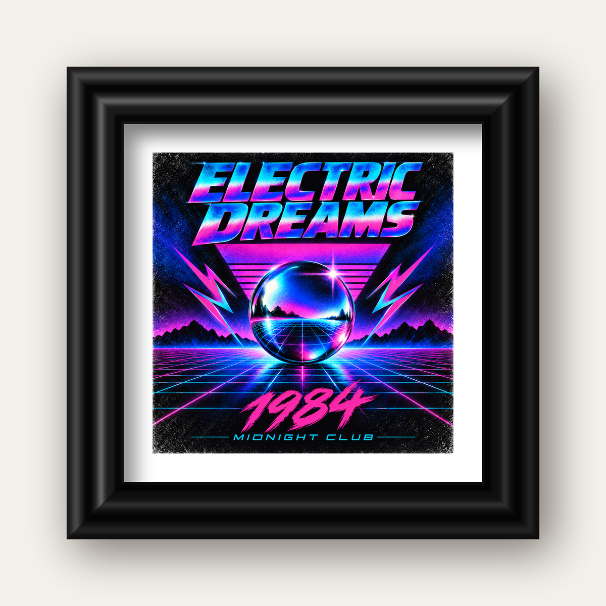 Retro Fütüristik Synthwave Afişi – Electric Dreams 1984 — siyah galeri çerçeveli paspartulu