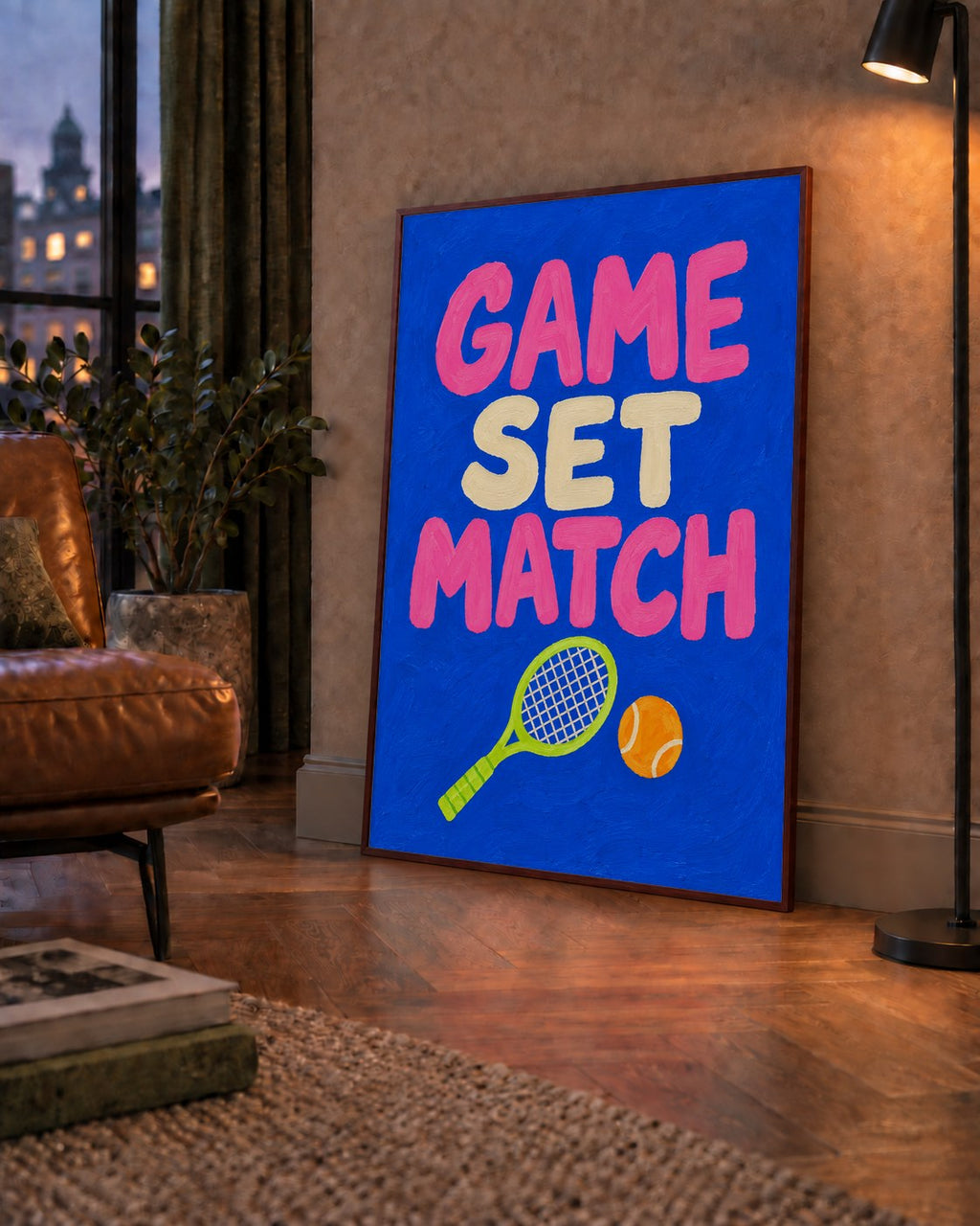 GAME SET MATCH Tipografi Tenis Temalı Canlı Poster — çerçeveli hâliyle bir ev duvarında