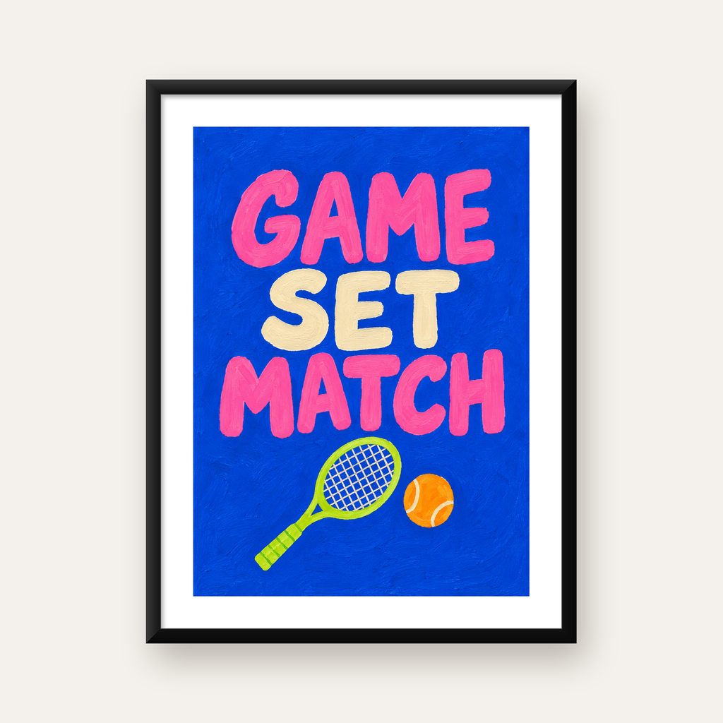 GAME SET MATCH Tipografi Tenis Temalı Canlı Poster — Dikey baskı, beyaz paspartulu