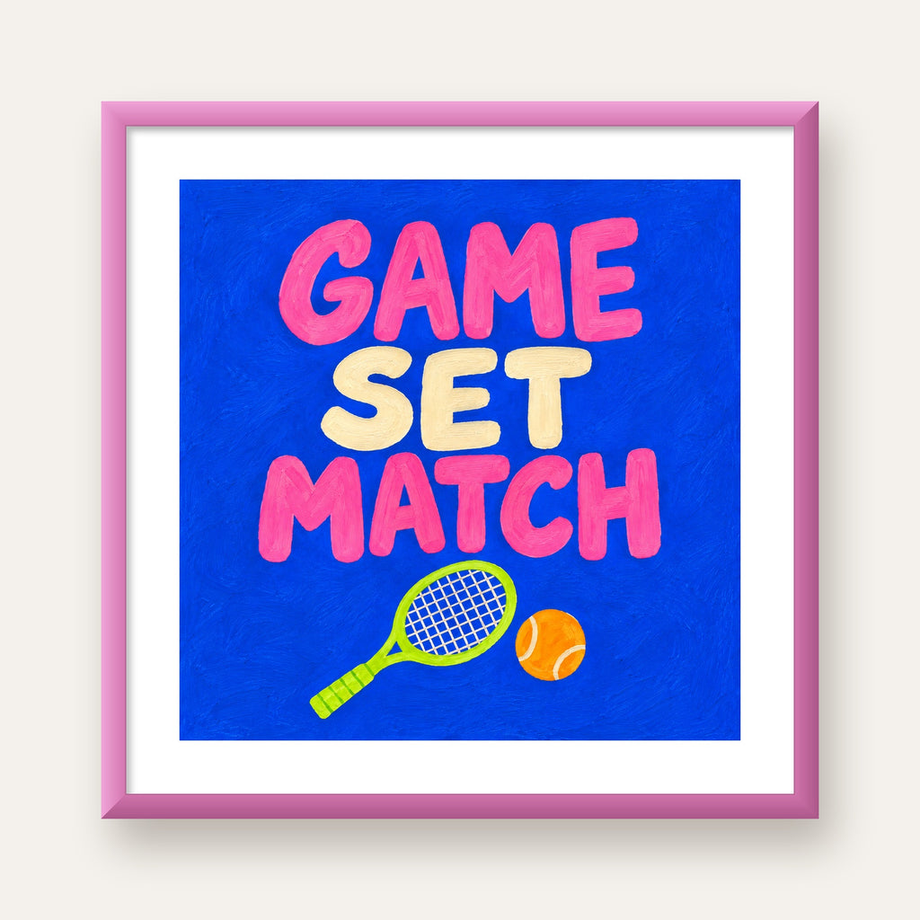 GAME SET MATCH Tipografi Tenis Temalı Canlı Poster — pembe çerçeveli paspartulu