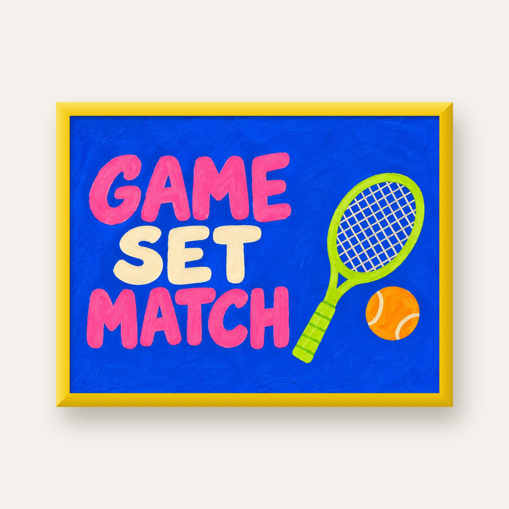 GAME SET MATCH Tipografi Tenis Temalı Canlı Poster — sarı çerçeveli