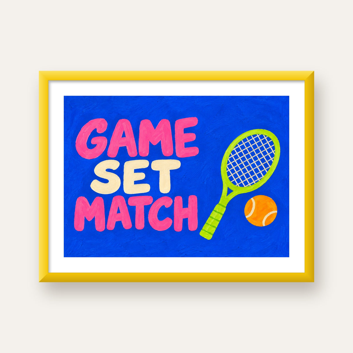 GAME SET MATCH Tipografi Tenis Temalı Canlı Poster — sarı çerçeveli paspartulu
