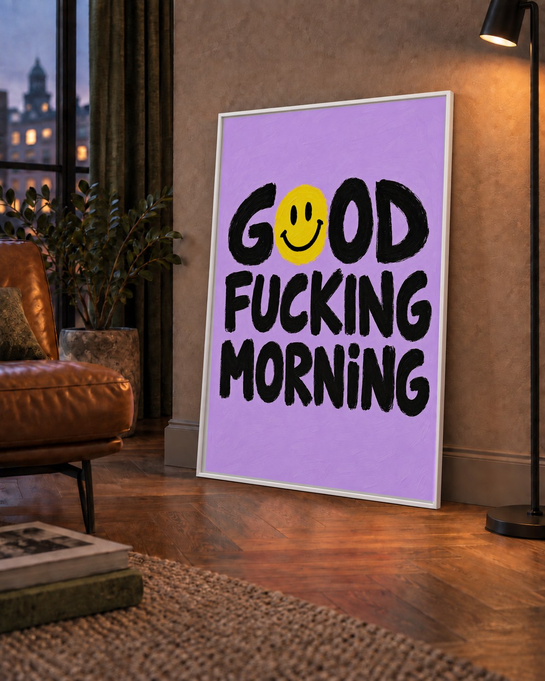 Good Fucking Morning Mizahi Poster – Mor & Sarı Dekor Baskı — çerçeveli hâliyle bir ev duvarında