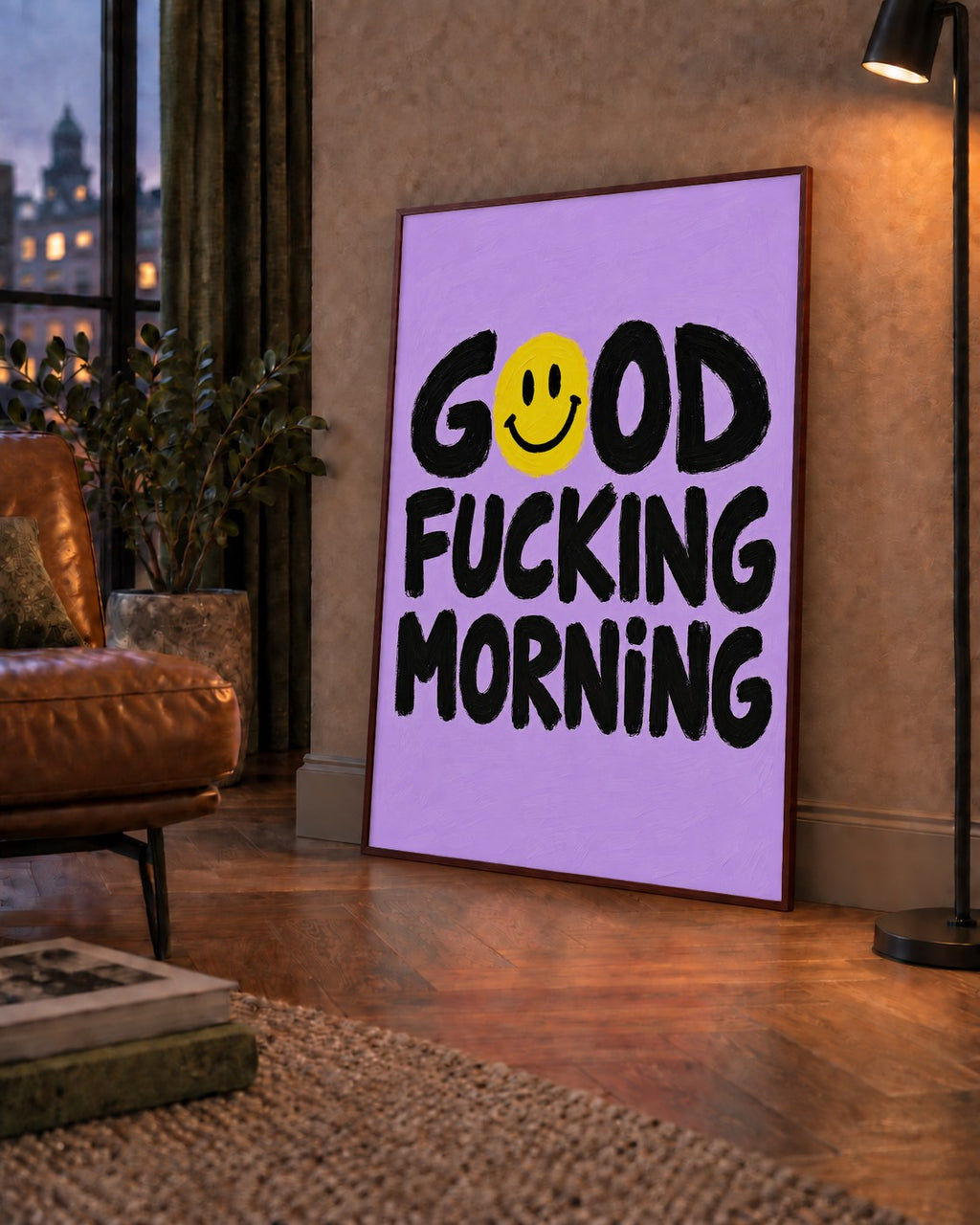 Good Fucking Morning Mizahi Poster – Mor & Sarı Dekor Baskı — çerçeveli hâliyle bir ev duvarında