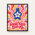 Psikedelik Gülen Yıldız Poster – Retro Good Vibes Duvar Dekoru — Dikey baskı, düz siyah çerçeveli duvar posteri