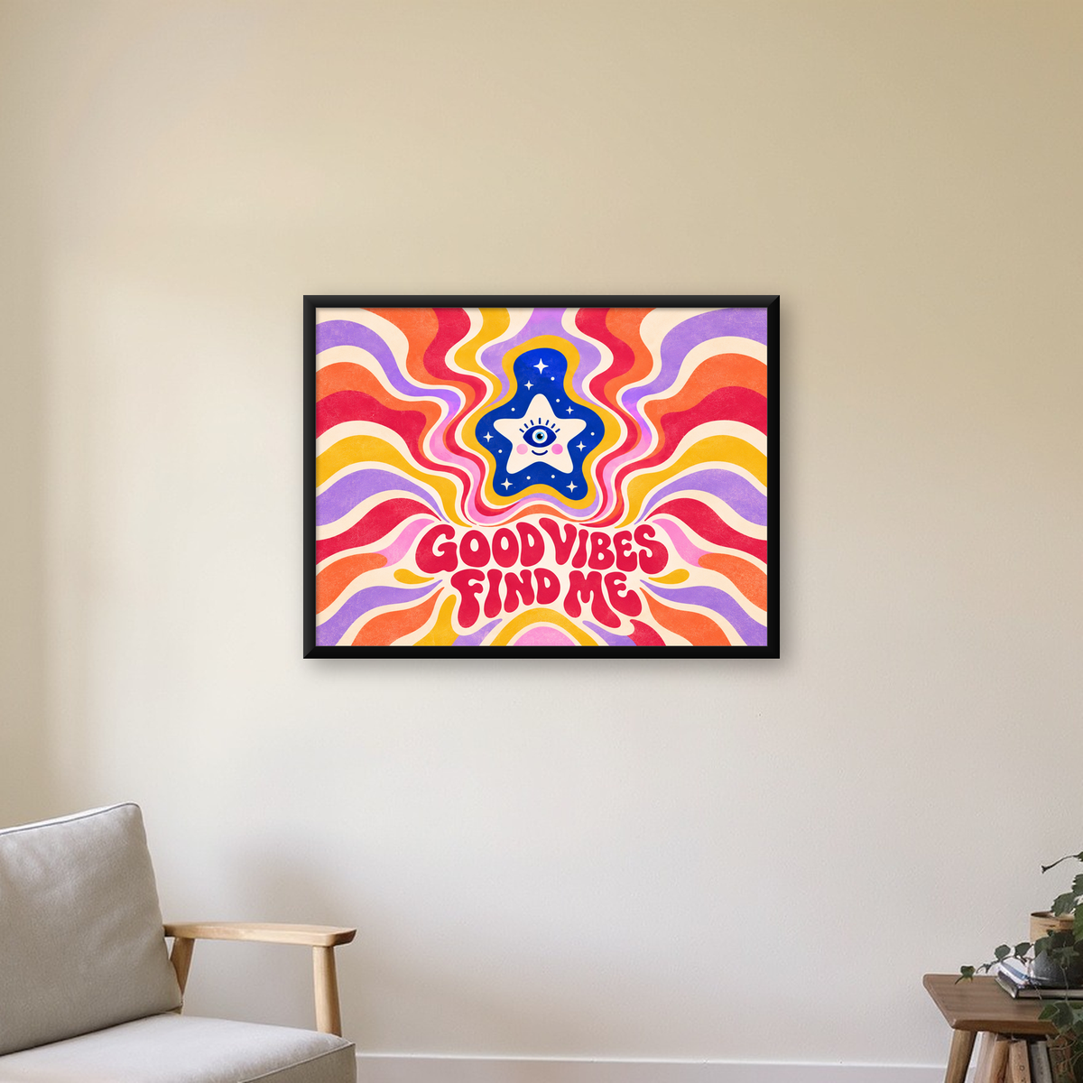 Psikedelik Gülen Yıldız Poster – Retro Good Vibes Duvar Dekoru — Yatay baskı, çerçeveli hâliyle bir ev duvarında