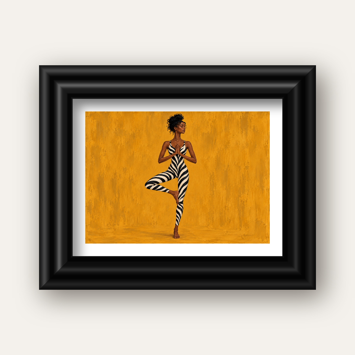 Hardal Sarısı Zebra Desenli Ağaç Pozu Yoga Poster — siyah galeri çerçeveli paspartulu