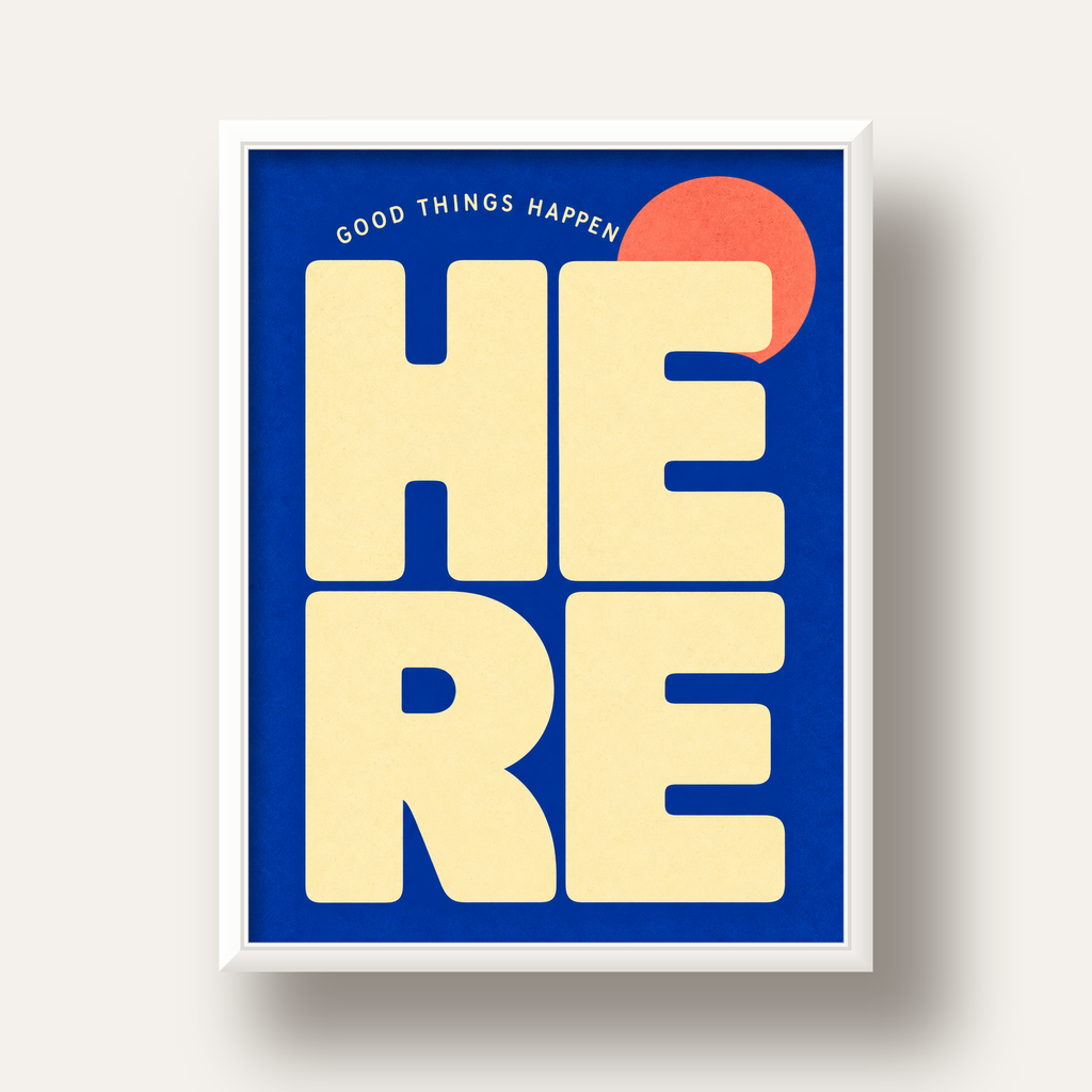 Here Good Things Happen Retro Tipografi Posteri — beyaz derin çerçeveli