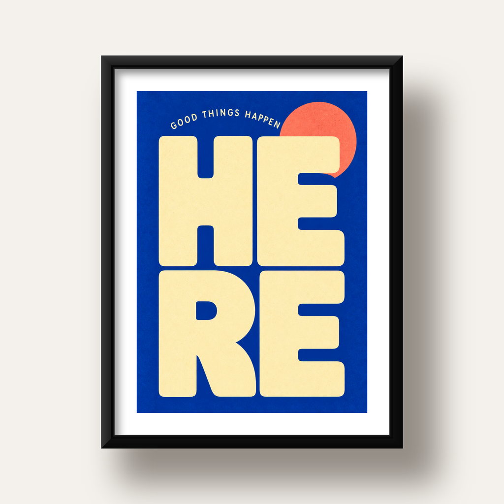 Here Good Things Happen Retro Tipografi Posteri — siyah derin çerçeveli paspartulu