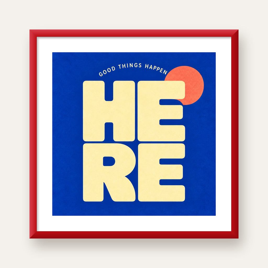 Here Good Things Happen Retro Tipografi Posteri — kırmızı çerçeveli paspartulu
