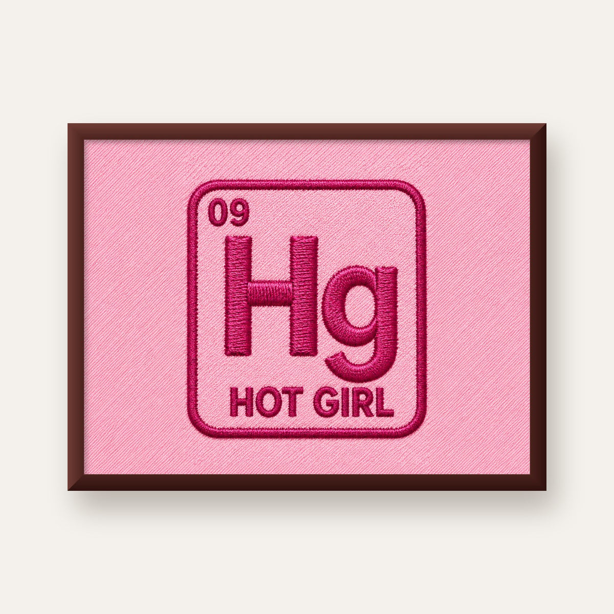 HG — Hot Girl — ceviz çerçeveli