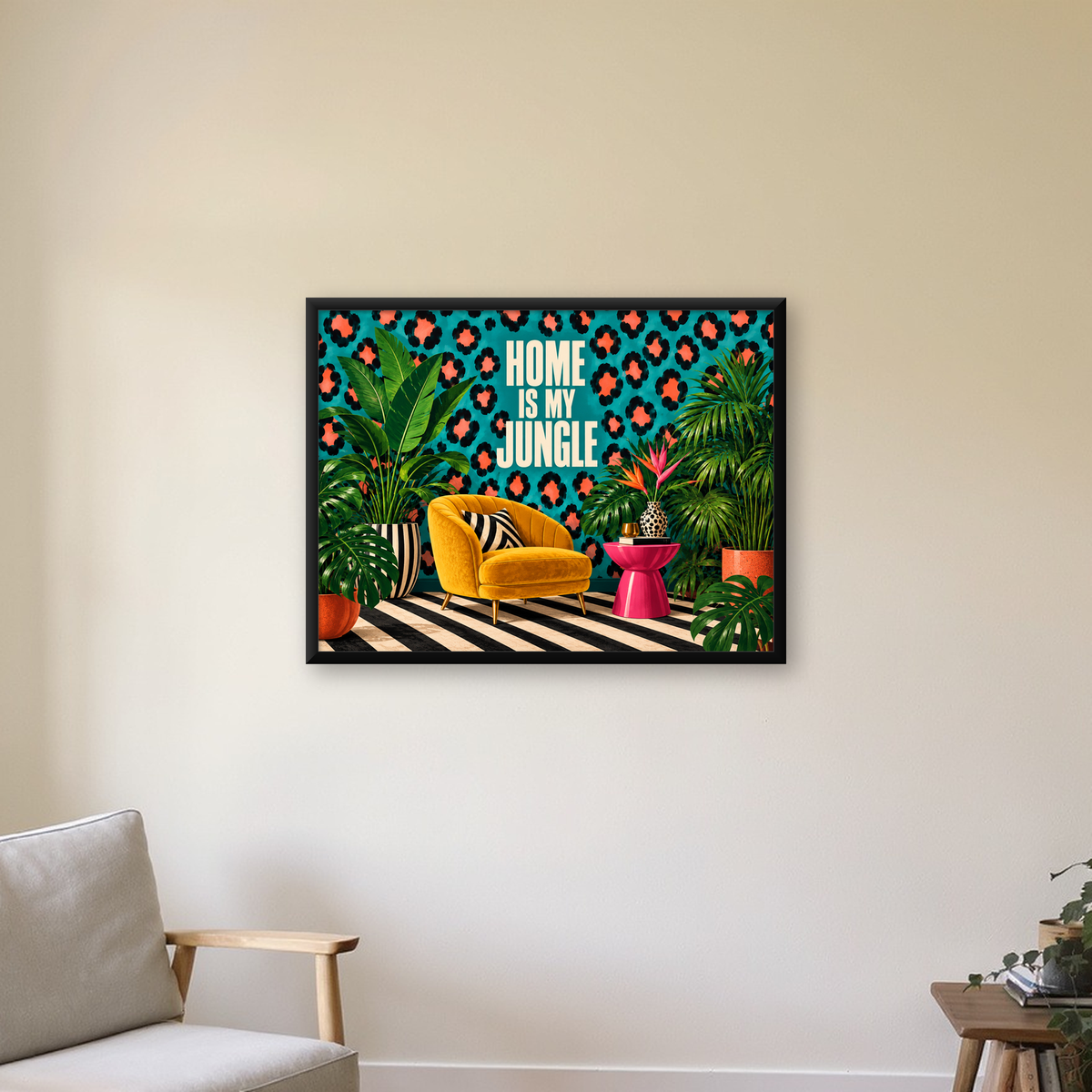 Egzotik Salon Dekorasyonu Poster – HOME IS MY JUNGLE Baskı — Yatay baskı, çerçeveli hâliyle bir ev duvarında