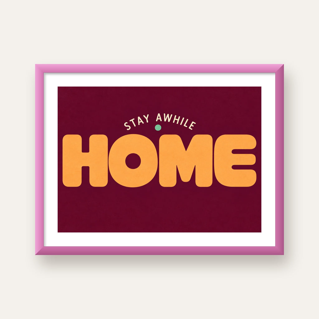 Home Stay Awhile Retro Tipografi Posteri — pembe çerçeveli paspartulu