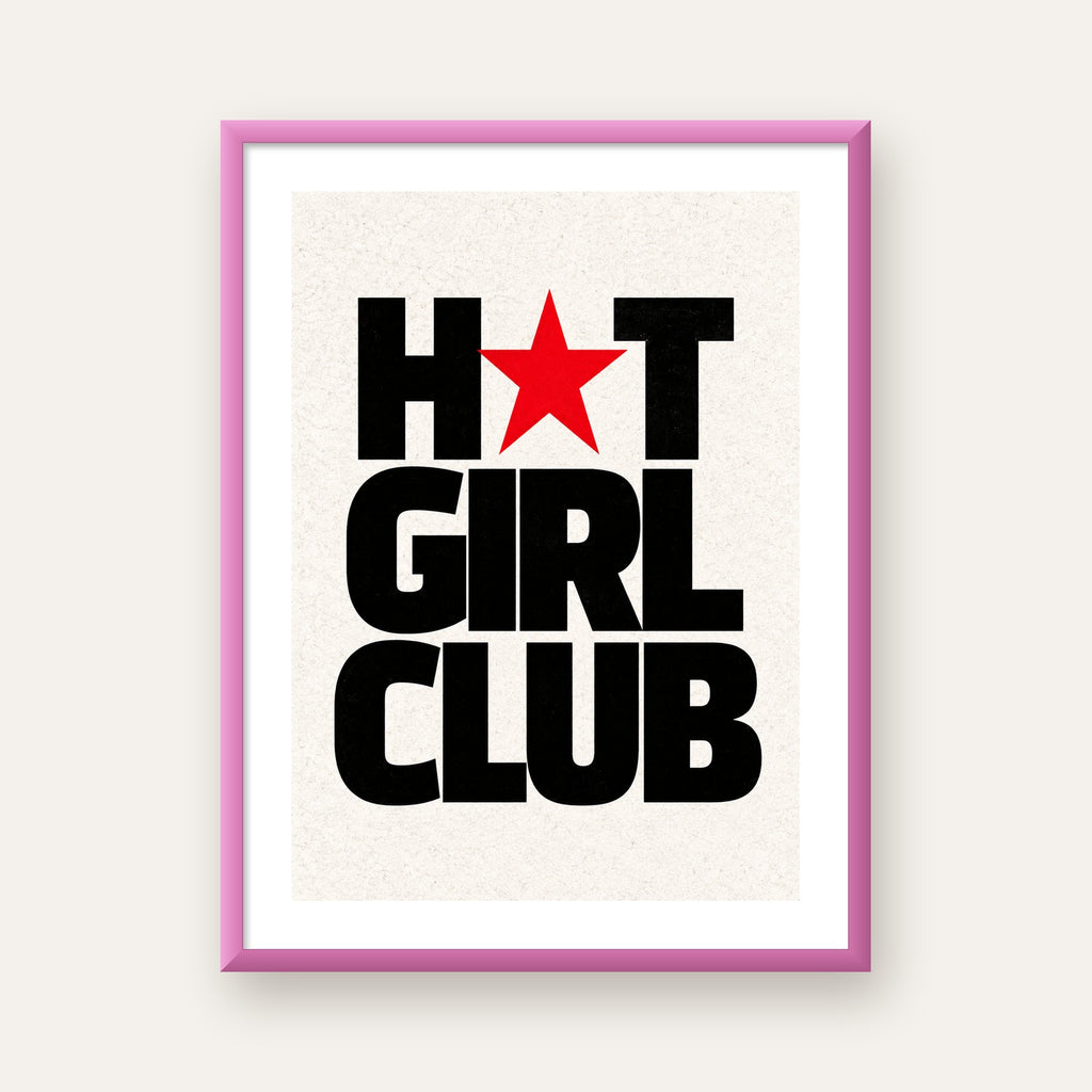 HOT GIRL CLUB Tipografi ve Yıldız Detaylı Poster — pembe çerçeveli paspartulu