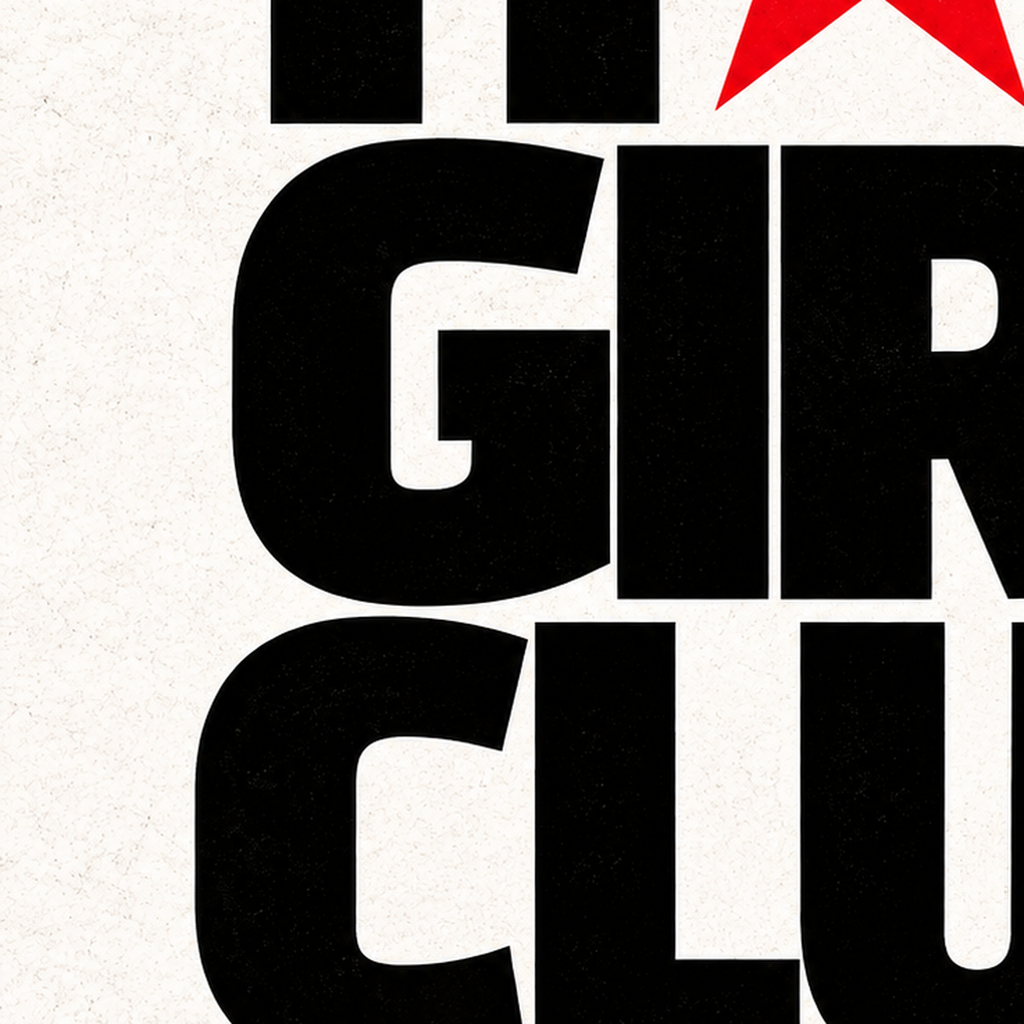 HOT GIRL CLUB Tipografi ve Yıldız Detaylı Poster — baskının yakın çekimi, kâğıt dokusu ve renk detayı