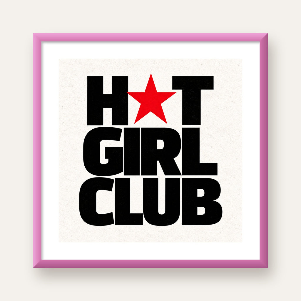 HOT GIRL CLUB Tipografi ve Yıldız Detaylı Poster — pembe çerçeveli paspartulu