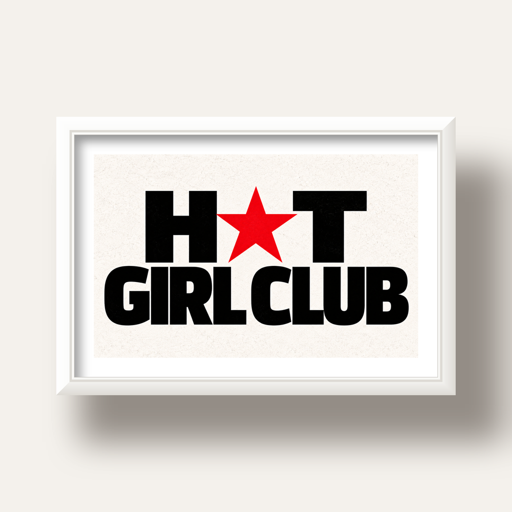 HOT GIRL CLUB Tipografi ve Yıldız Detaylı Poster — beyaz derin çerçeveli paspartulu