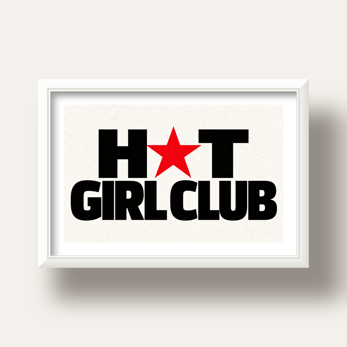 HOT GIRL CLUB Tipografi ve Yıldız Detaylı Poster — beyaz derin çerçeveli paspartulu