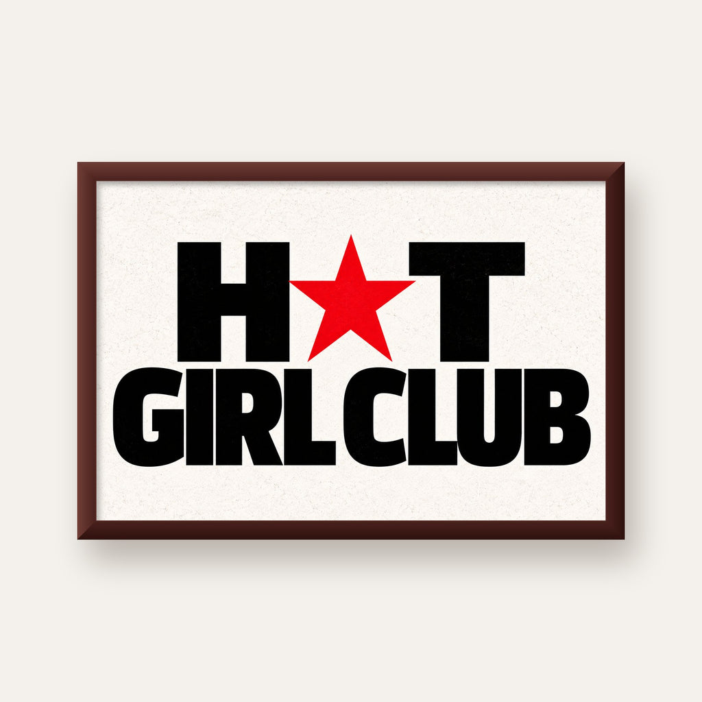 HOT GIRL CLUB Tipografi ve Yıldız Detaylı Poster — ceviz çerçeveli