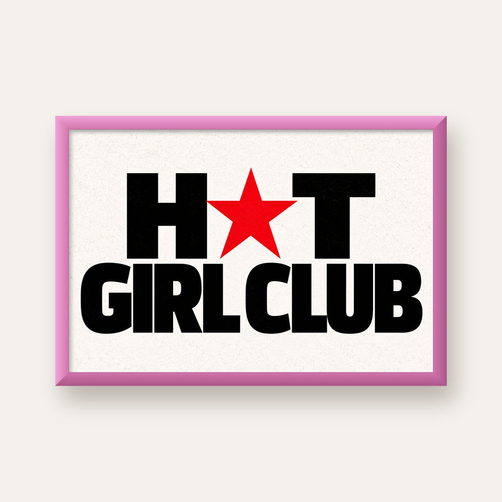 HOT GIRL CLUB Tipografi ve Yıldız Detaylı Poster — pembe çerçeveli