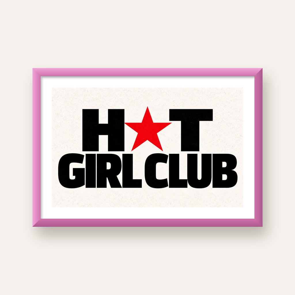 HOT GIRL CLUB Tipografi ve Yıldız Detaylı Poster — pembe çerçeveli paspartulu