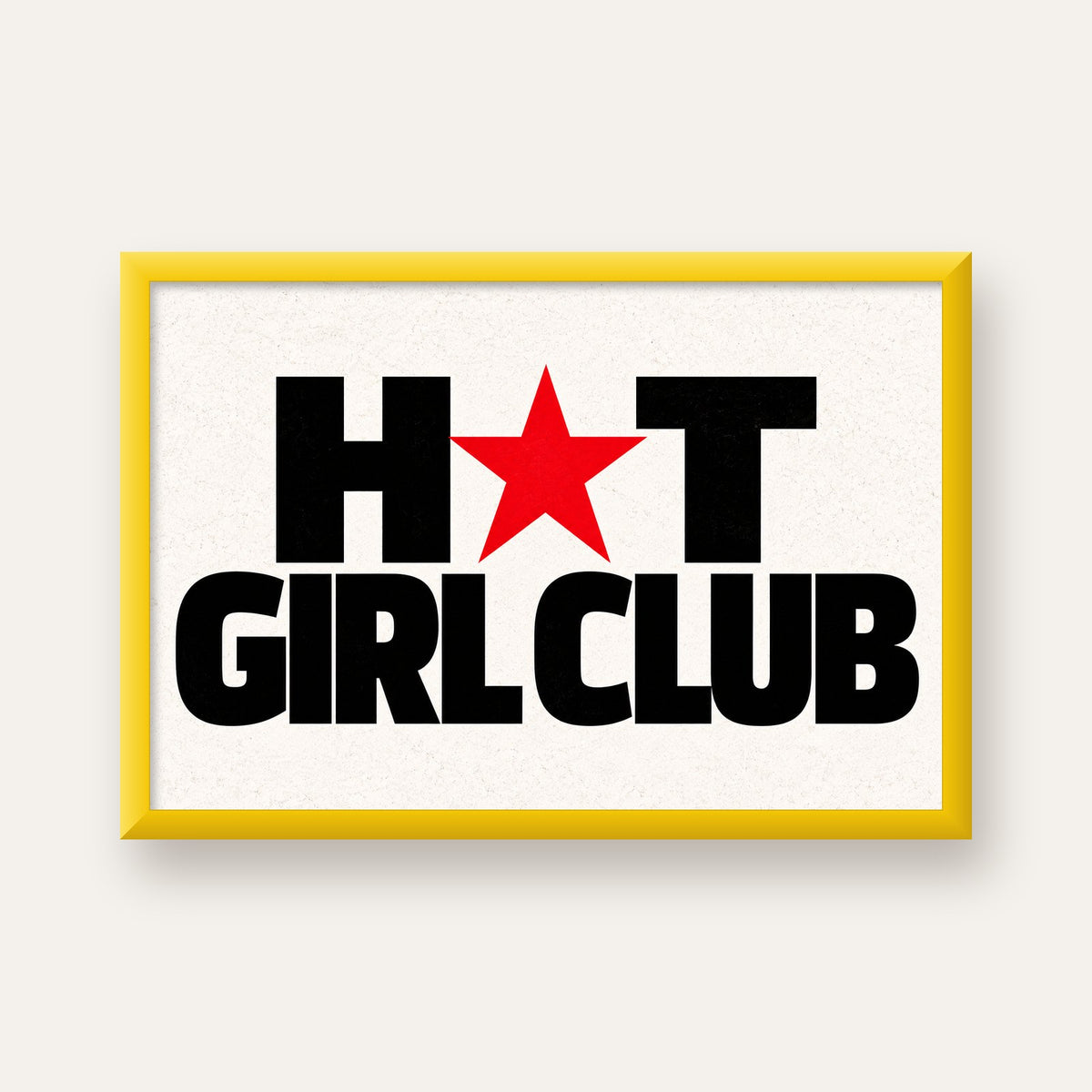 HOT GIRL CLUB Tipografi ve Yıldız Detaylı Poster — sarı çerçeveli