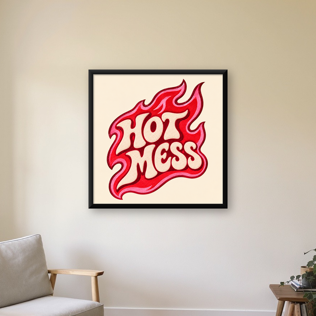 Alevli Tipografi Poster – HOT MESS Retro Dijital Baskı — Kare baskı, çerçeveli hâliyle bir ev duvarında