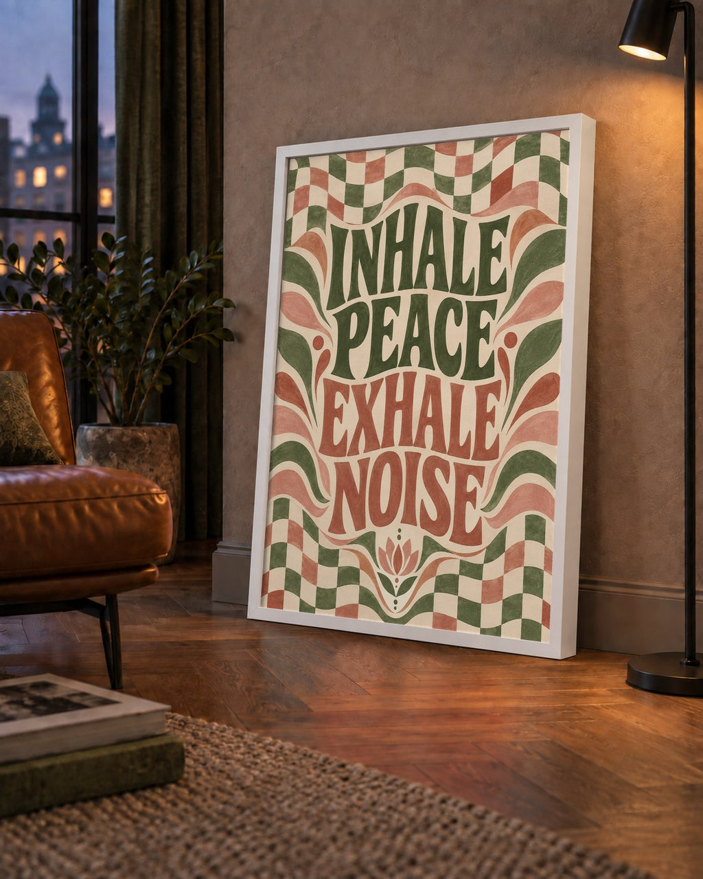Inhale Peace, Exhale Noise Retro Damalı Yoga Poster — çerçeveli hâliyle bir ev duvarında
