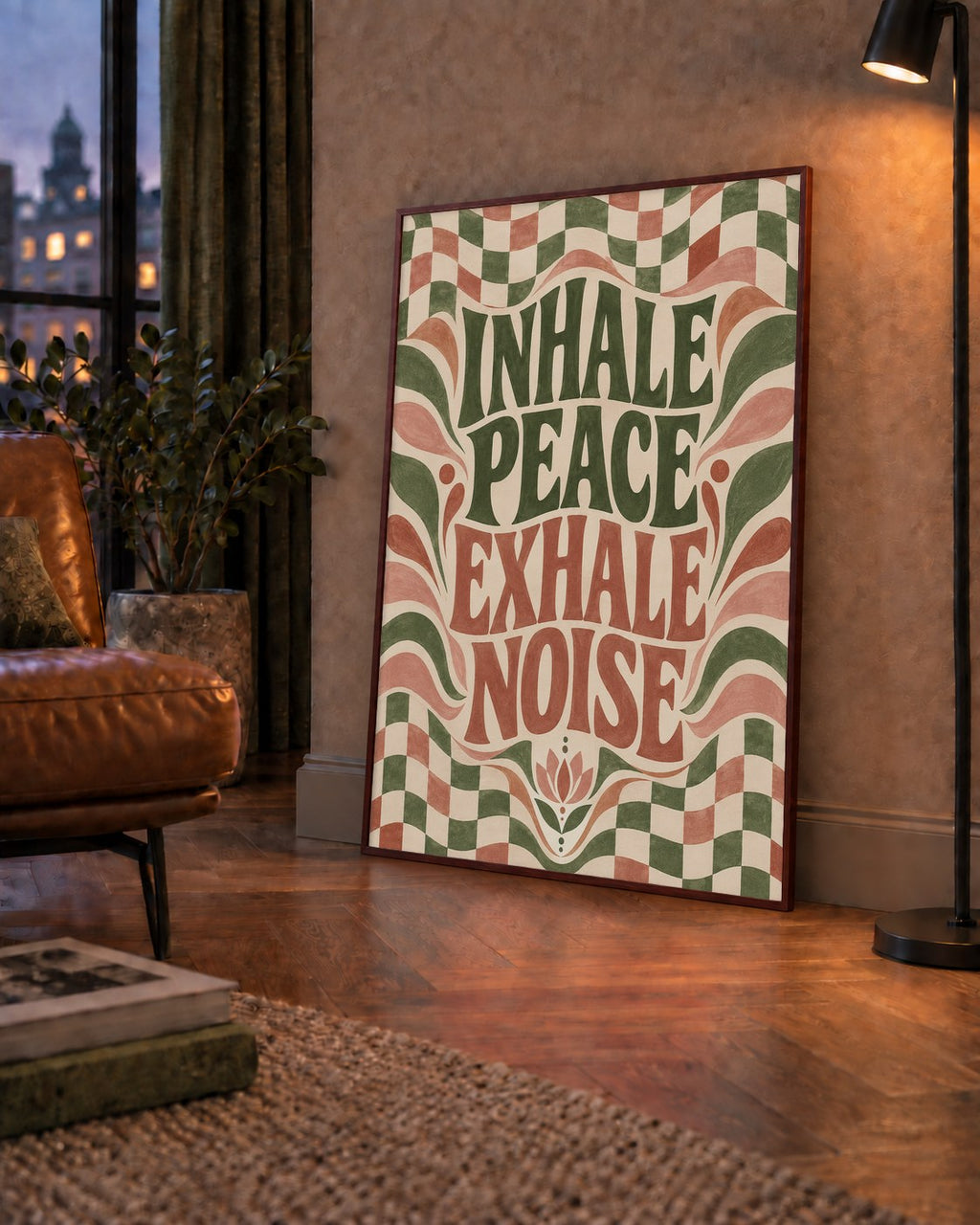 Inhale Peace, Exhale Noise Retro Damalı Yoga Poster — çerçeveli hâliyle bir ev duvarında