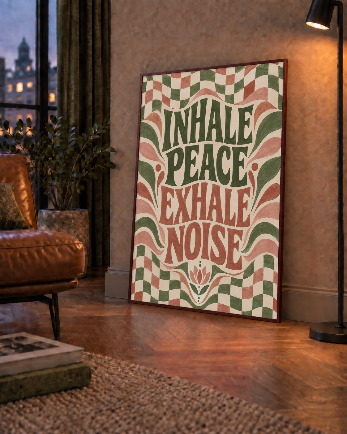 Inhale Peace, Exhale Noise Retro Damalı Yoga Poster — çerçeveli hâliyle bir ev duvarında