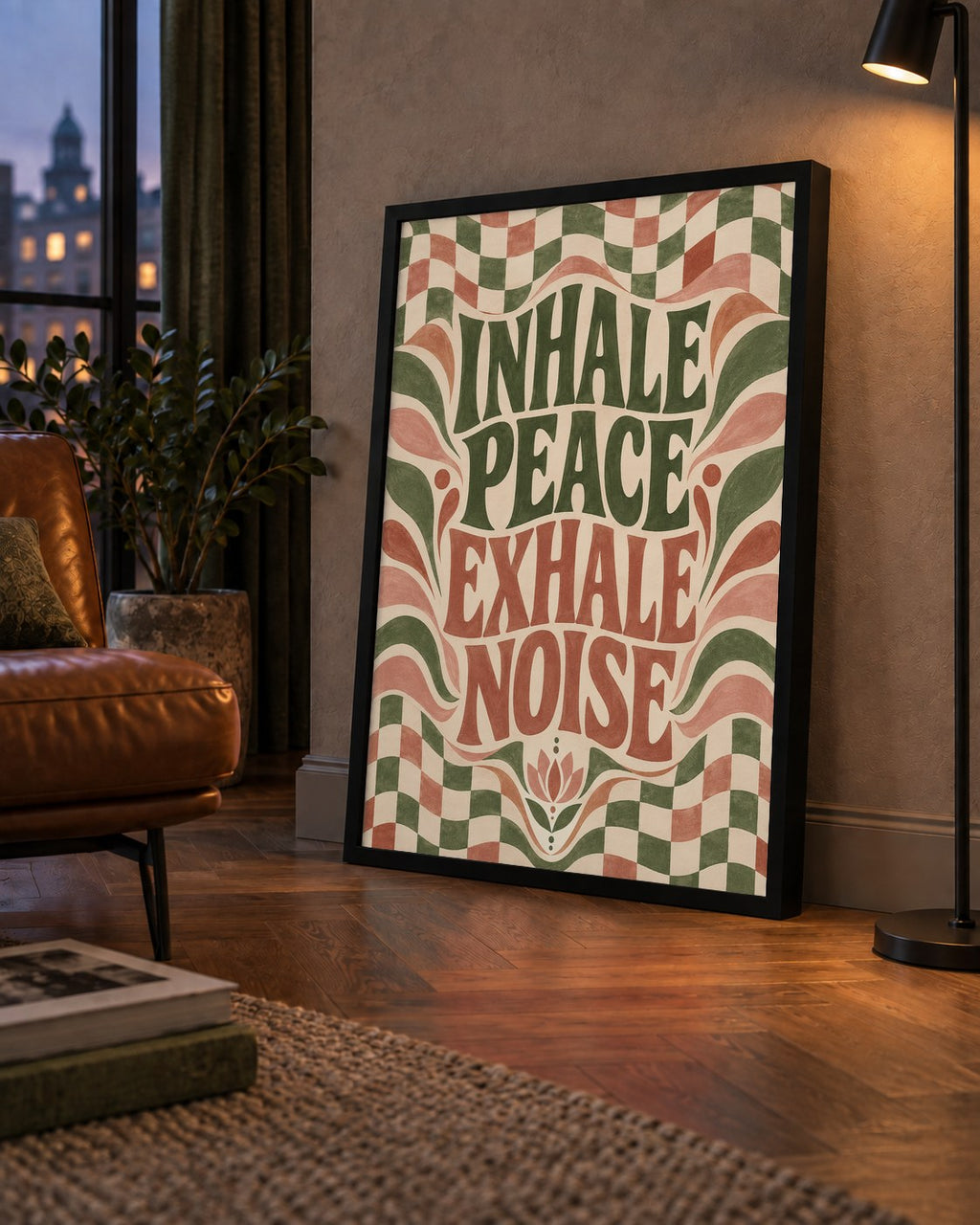 Inhale Peace, Exhale Noise Retro Damalı Yoga Poster — çerçeveli hâliyle bir ev duvarında