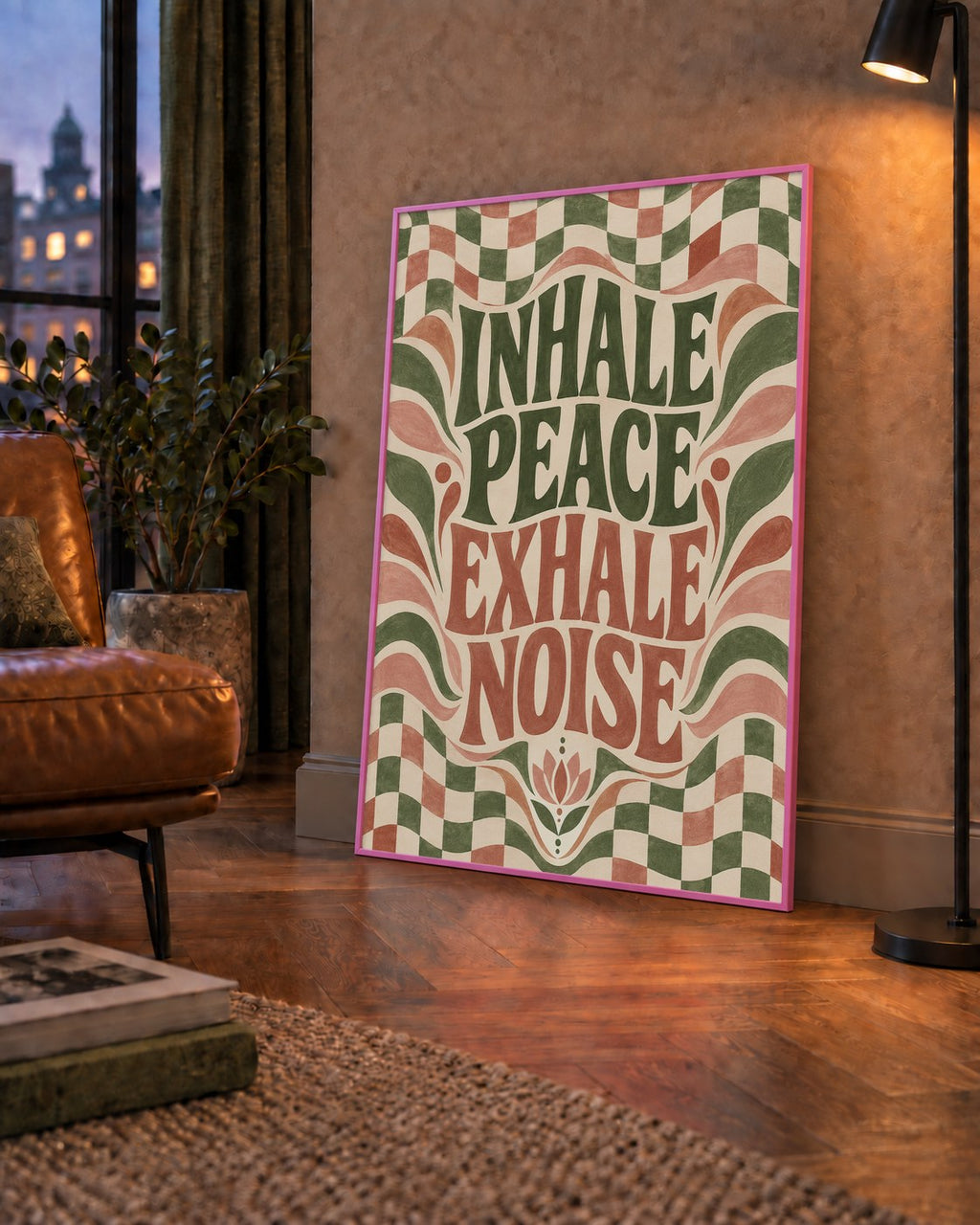 Inhale Peace, Exhale Noise Retro Damalı Yoga Poster — çerçeveli hâliyle bir ev duvarında