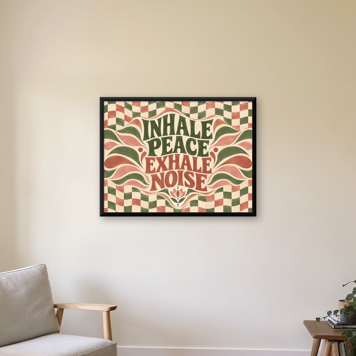 Retro İlhamlı Tipografi Poster – Inhale Peace, Exhale Noise — Yatay baskı, çerçeveli hâliyle bir ev duvarında