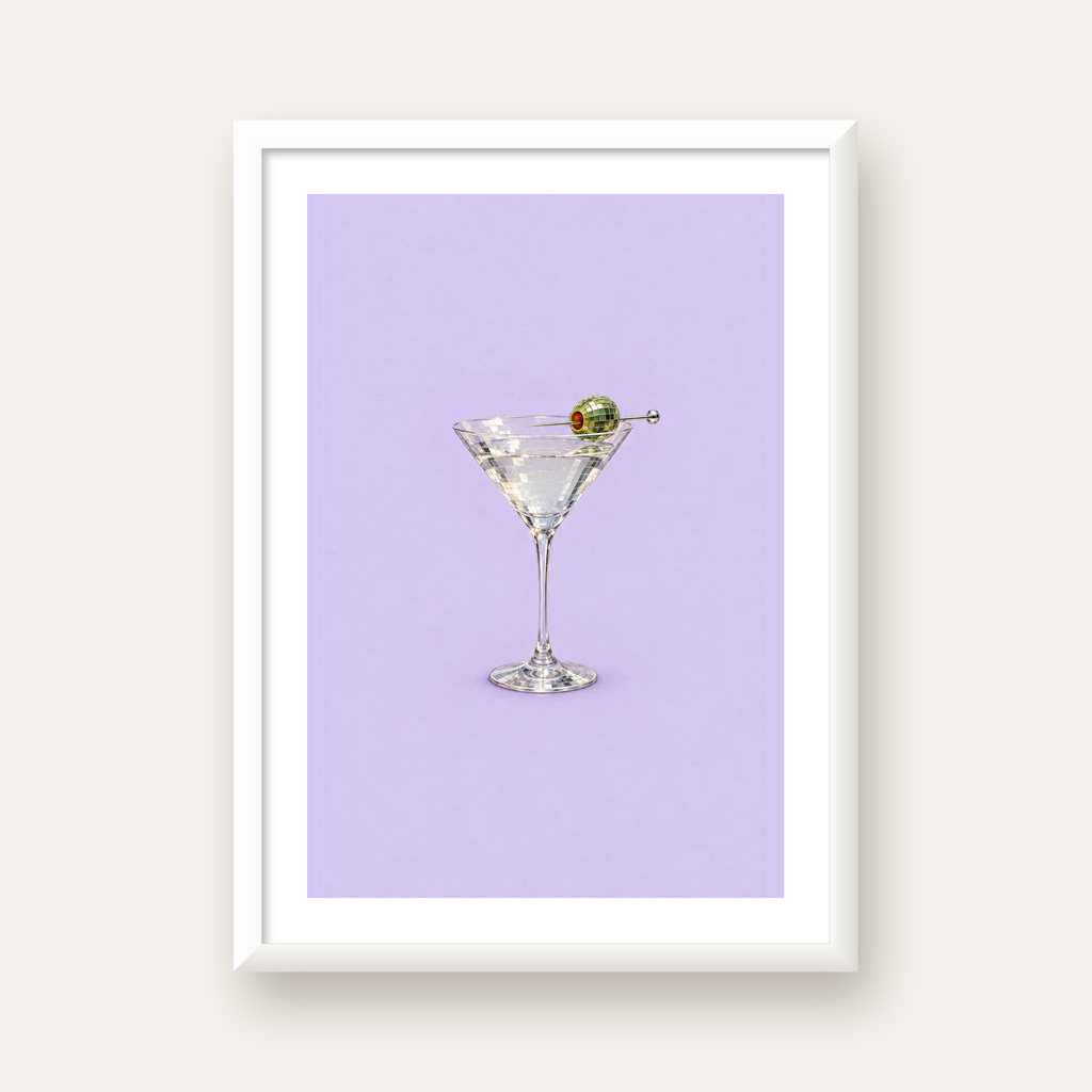 Işıltılı Martini: Modern Disco Stili Poster Baskı — beyaz çerçeveli dikey poster