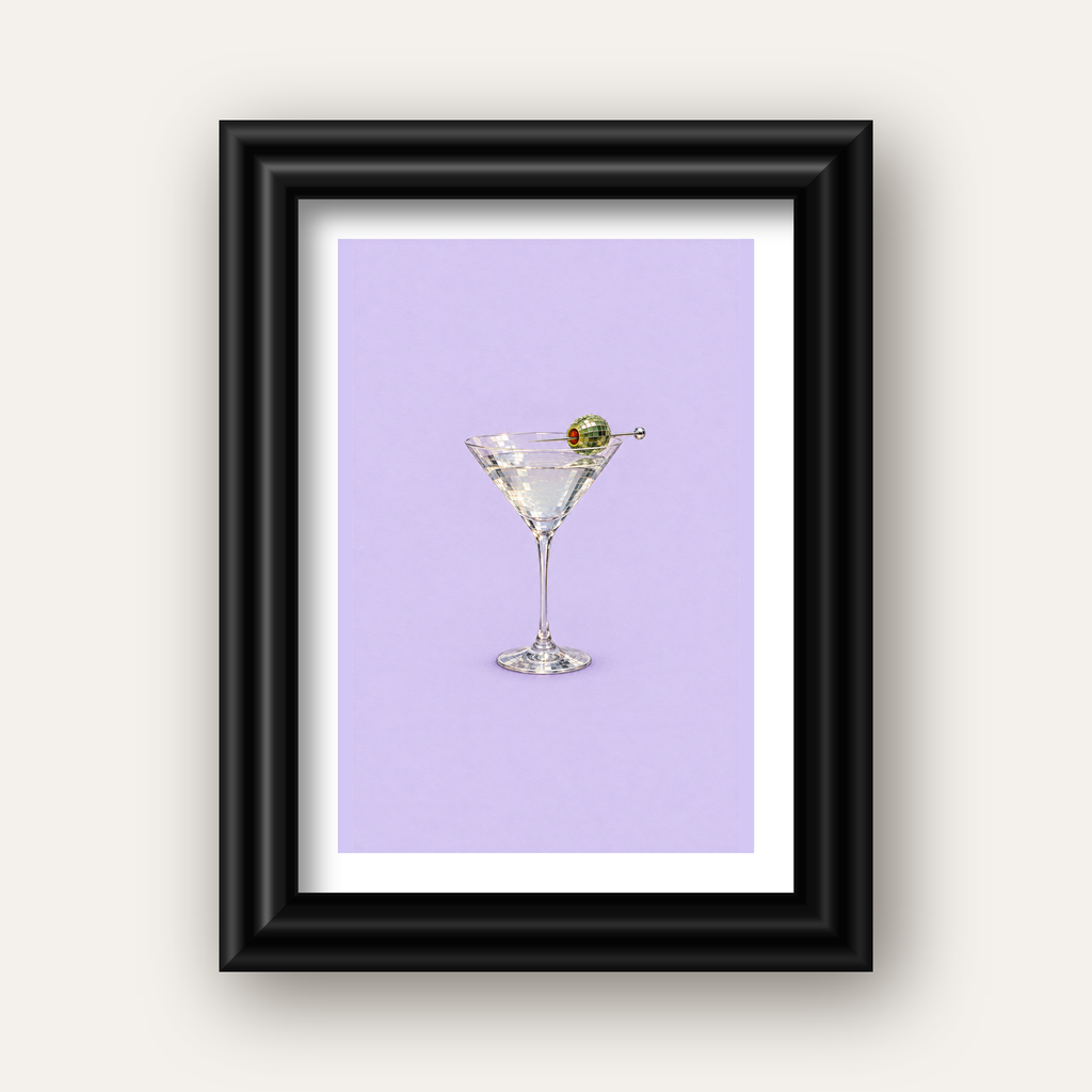 Işıltılı Martini: Modern Disco Stili Poster Baskı — siyah galeri çerçeveli paspartulu